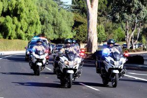 In memoriam: A motorcade led by Ventura County Sheriff’s officers travels west on Lynn Road toward Highway 101 in honor of Sgt. Ron Helus. Photo by Arianna Macaluso - Photo Editor